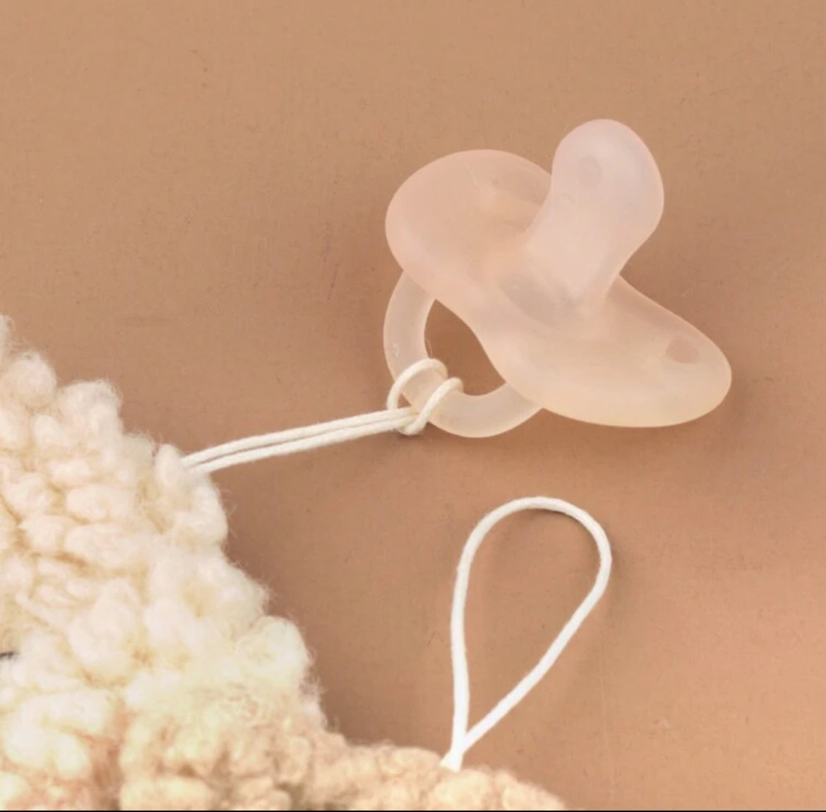 Attache tétine coquillage